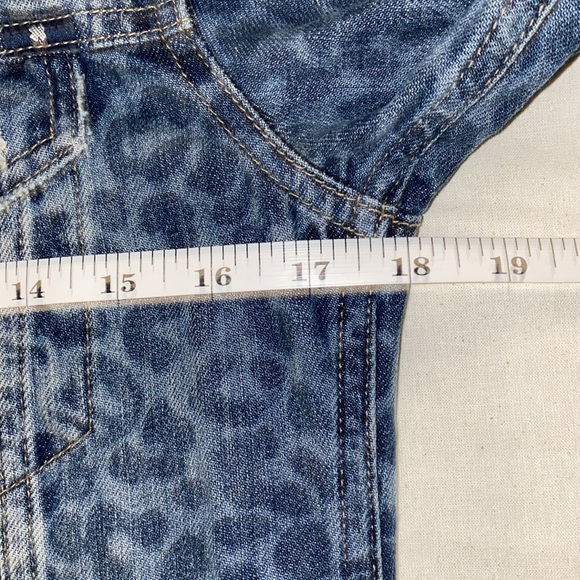 Lucky Brand The Tomboy Trucker Jean Jacket in Leopard Print Medium Wash - Picture 14 of 16